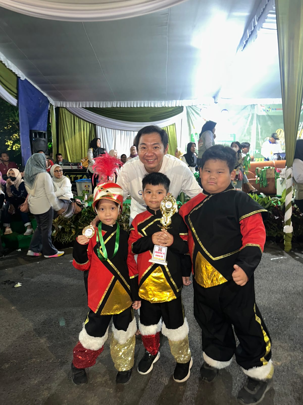 Kebahagiaan Siswa SD Meraih Juara