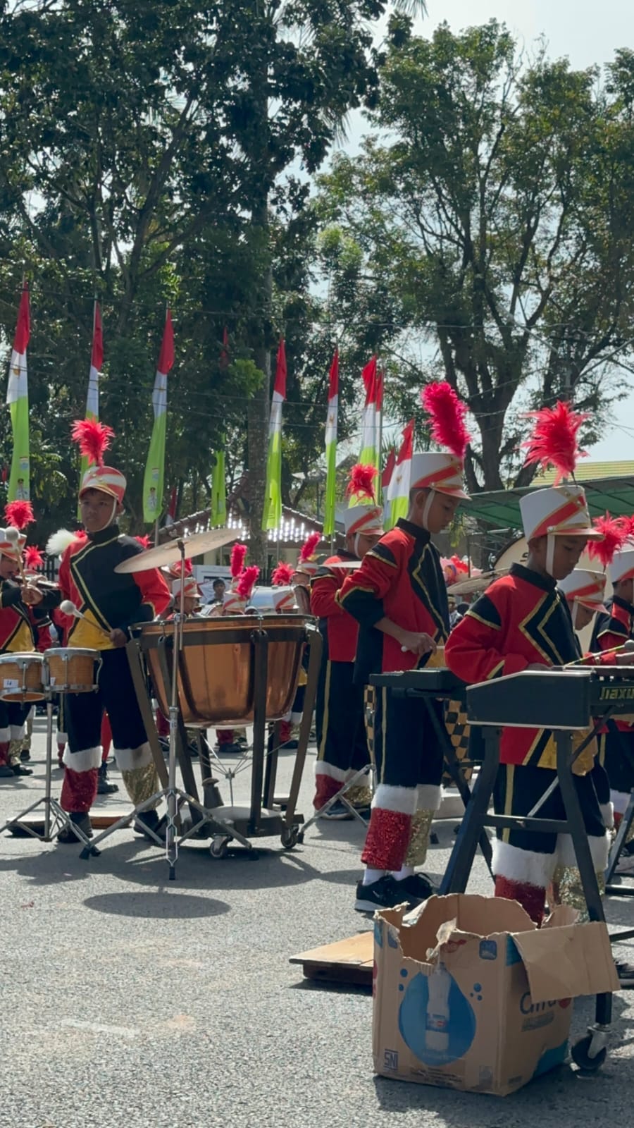 Kekompakan Tim Drum Band SD