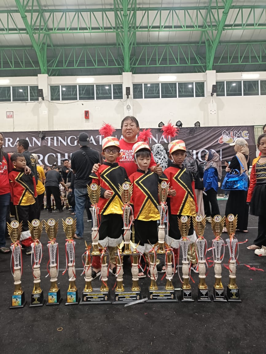 Deretan Piala Kemenangan Drumband