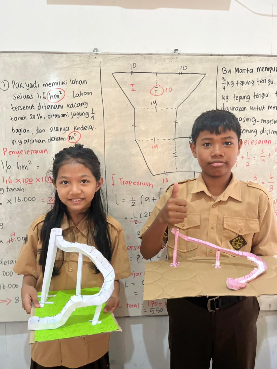 Belajar Gaya Gravitasi Makin Seru Melalui Proyek Paper Roller Coaster